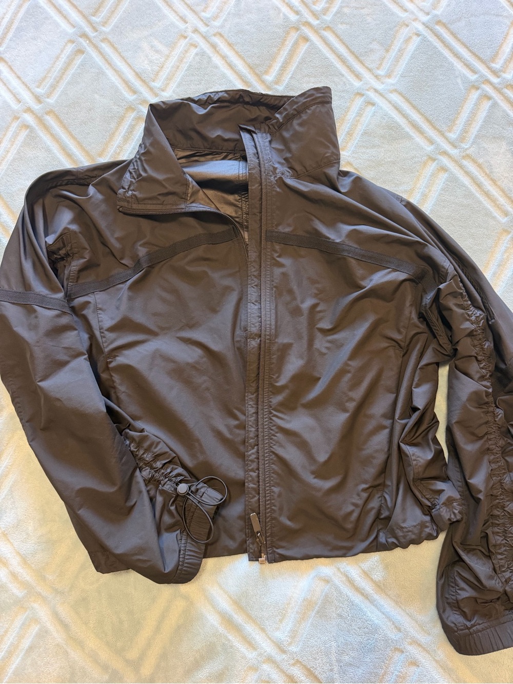 lululemon athletica Black Lightweight Zip Front Jacket with cinch-able sleeves